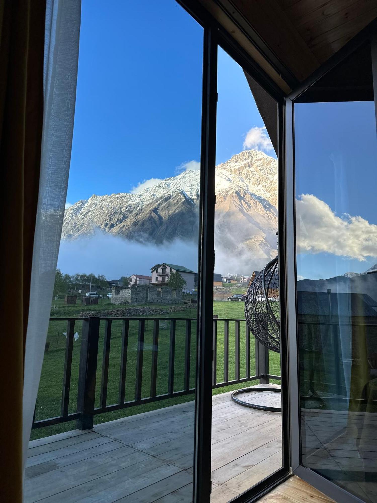 Royal Cottages Kazbegi Bagian luar foto
